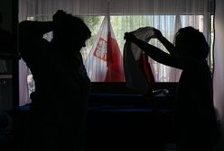 Gdy umarł papież, to kolejka była na pół dnia. Raz wejdzie kibol, a raz weteran