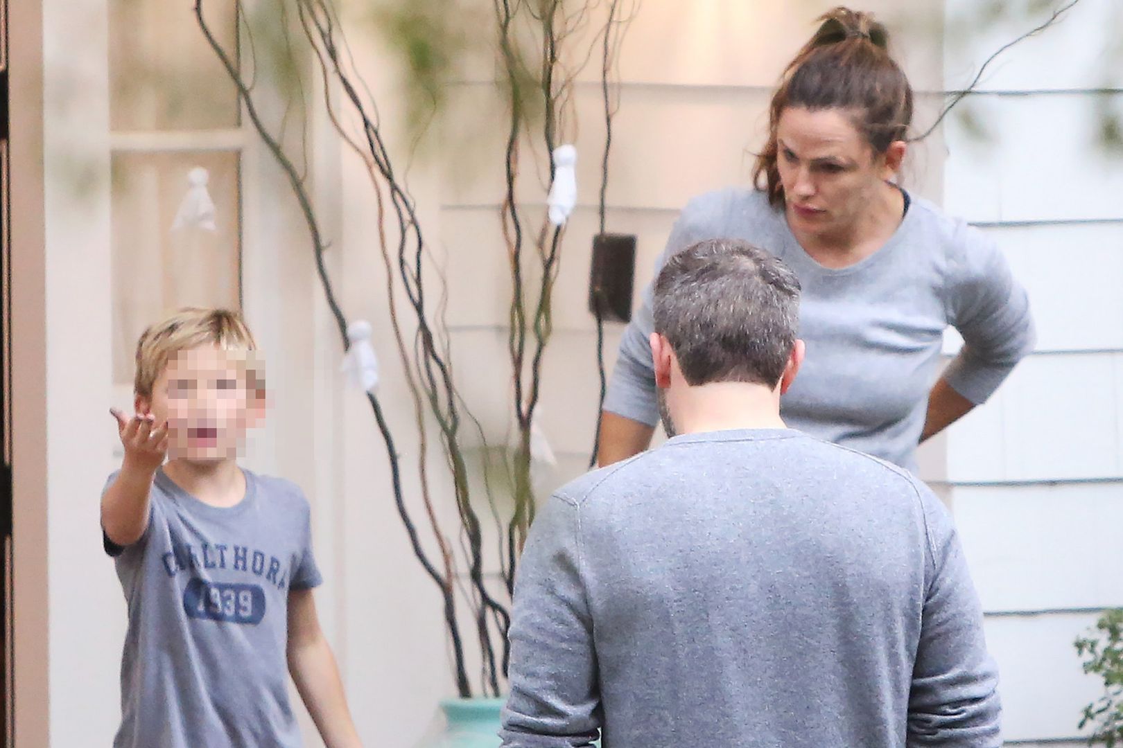 Ben Affleck przyjechał po dzieci. Najmłodszy syn zauważył paparazzi 