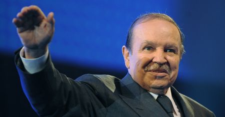 Prezydent Algierii Abdelaziz Buteflika ogłasza swoją rezygnację