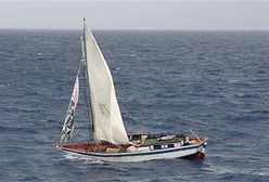 Rekiny pożarły imigrantów z wywróconej łodzi