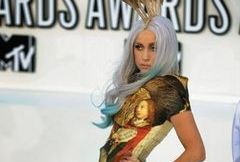 Kate Middleton, Lady Gaga i Monika Olejnik - noszą tę samą markę