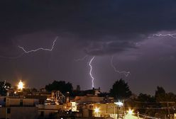 Z powodu burz i nawałnic pasażerowie uwięzieni w pociągach