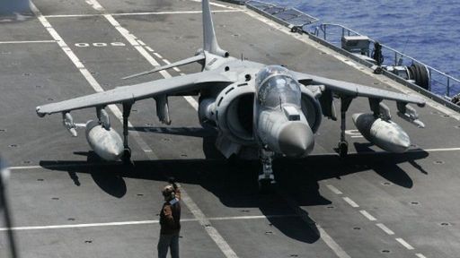 Włoski lotniskowiec "Giuseppe Garibaldi" podczas operacji NATO u wybrzeży Libii