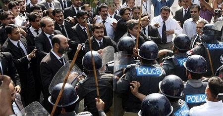 "Musharraf dokonał drugiego zamachu stanu"