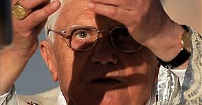 Benedykt XVI zasmucony śmiercią prof. Geremka