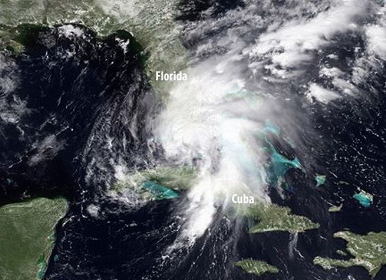 Tropikalny sztorm Fay szaleje nad Florydą