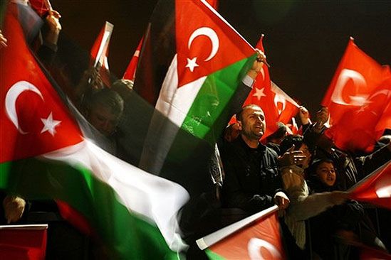 Entuzjazm w Turcji po kłótni premiera z Peresem