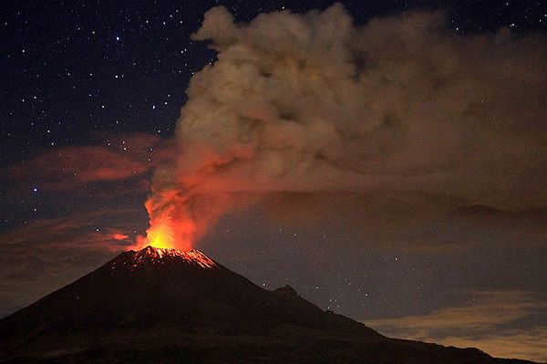 Meksyk: wybuchł wulkan, kilkadziesiąt lotów odwołanych
