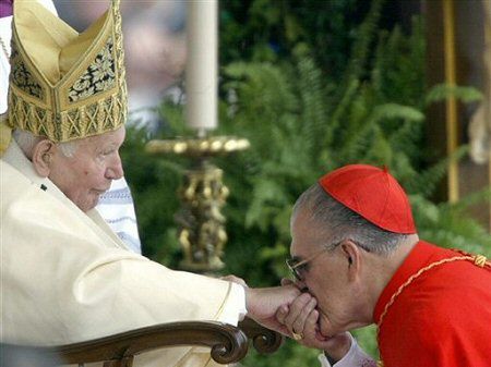 Watykan: Jan Paweł II odrzucił uporczywą terapię