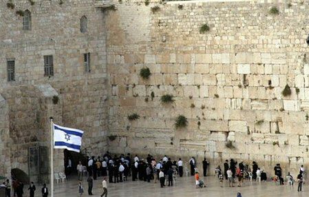 Żydzi: nie włączajcie Ściany Płaczu do kampanii