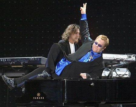 Elton John walczy z epidemią AIDS na Ukrainie