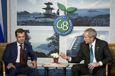 Bush i Miedwiediew rozmawiali w Toyako m.in. o tarczy