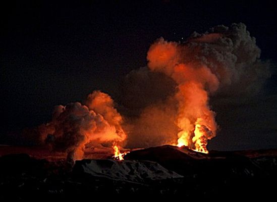 Kolacja gotowana na wulkanicznej lawie w Islandii
