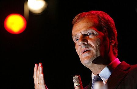 Tusk: chcę dwóch debat, choć przegrywam w sondażach