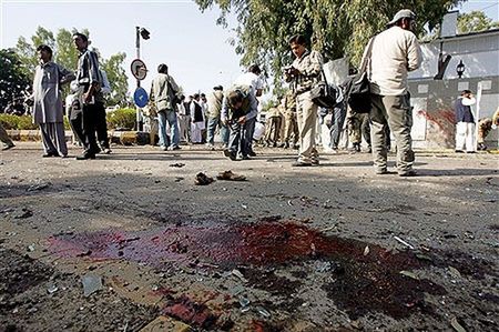 Zamach samobójczy w Pakistanie, osiem osób zginęło