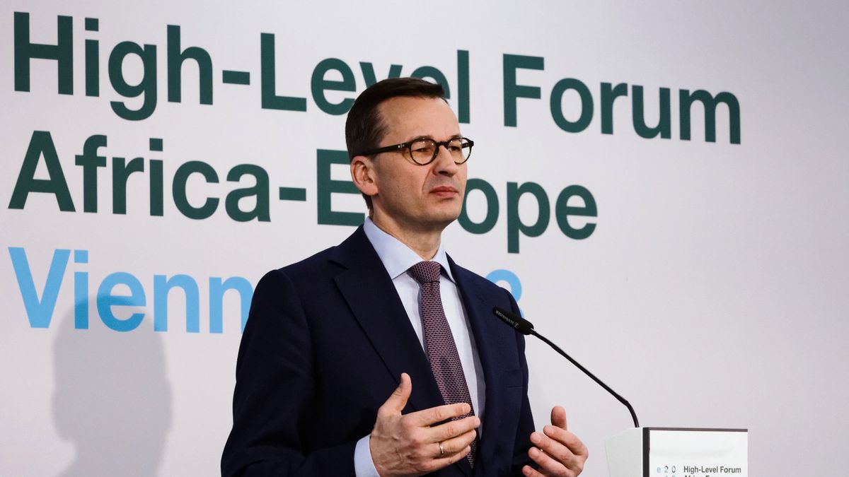 Premier Mateusz Morawiecki podczas konferencji prasowej po otwarciu Forum Afryka-Europa
