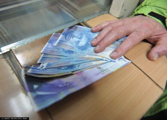 Banki znalazły sprytny "sposób" na frankowiczów. Podnoszą opłaty i opóźniają wydawanie dokumentów