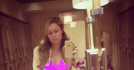 Paris Hilton chwali się biustem