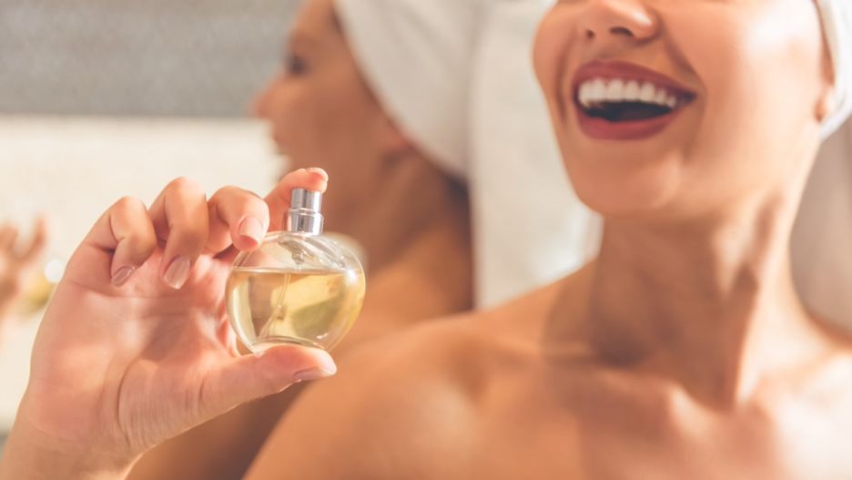 Naturalne perfumy zrobione w domu mogą mieć piękny zapach, który otuli zmysły i doda energii