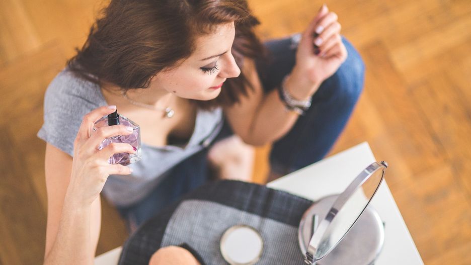 Jeśli masz więcej niż jedną buteleczkę perfum, powinnaś wiedzieć, czego nie lubią...
