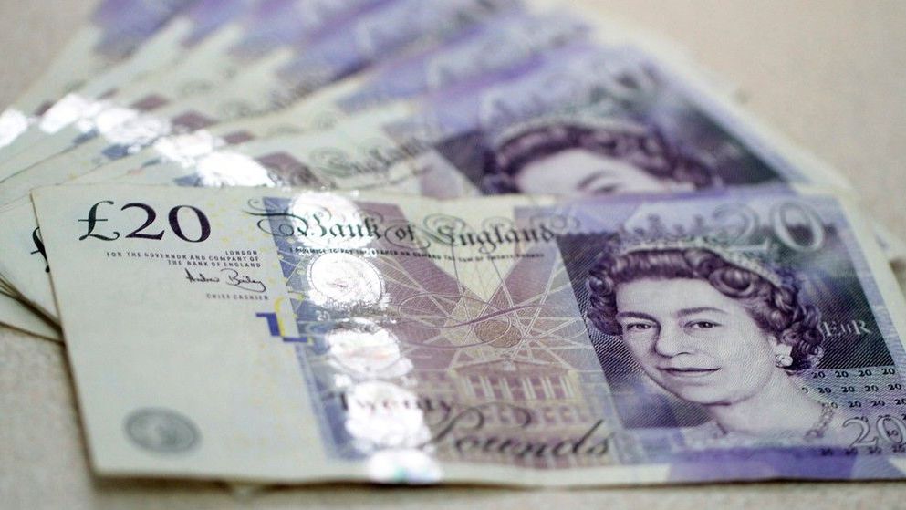 Inwestorzy spekulują na temat podwyżek stóp procentowych na Wyspach, podbijając notowania funta.