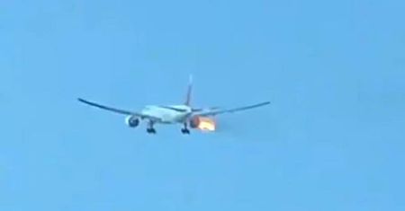 Samolot zaczął płonąć w trakcie lotu. Dramatyczne chwile na pokładzie Boeinga 777 [Zobacz wideo]