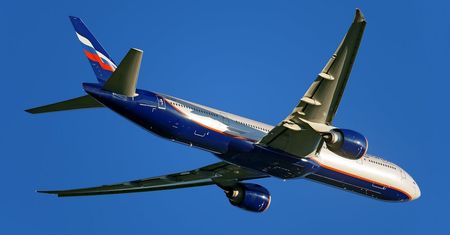 Rosja. Boeing 777 lądował awaryjnie w Moskwie. Powodem pęknięta szyba