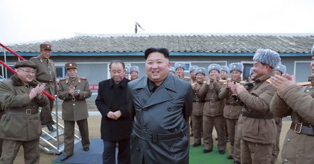 Koronawirus. Kim Dzong Un załamany sytuacją w Chinach. Przekazał specjalną darowiznę