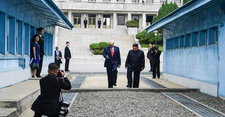 Trump przekroczył granicę. Pierwszy urzędujący prezydent USA w Korei Płn.