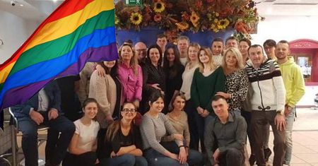 Uczestnik „Rolnika” jest gejem. W programie szukał żony, a teraz zrobił coming out. Pokazał partnera na imprezie