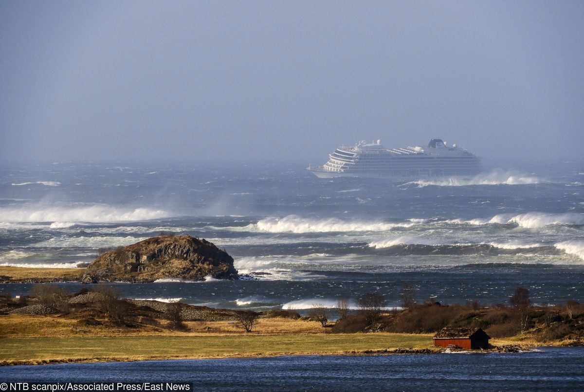 Norwegia. Awaria na "Viking Sky". 1400 osób uwięzionych na morzu. Groźna akcja ratunkowa