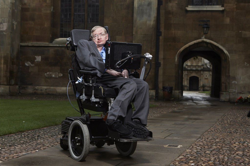 Hawking spocznie między Newtonem i Darwinem