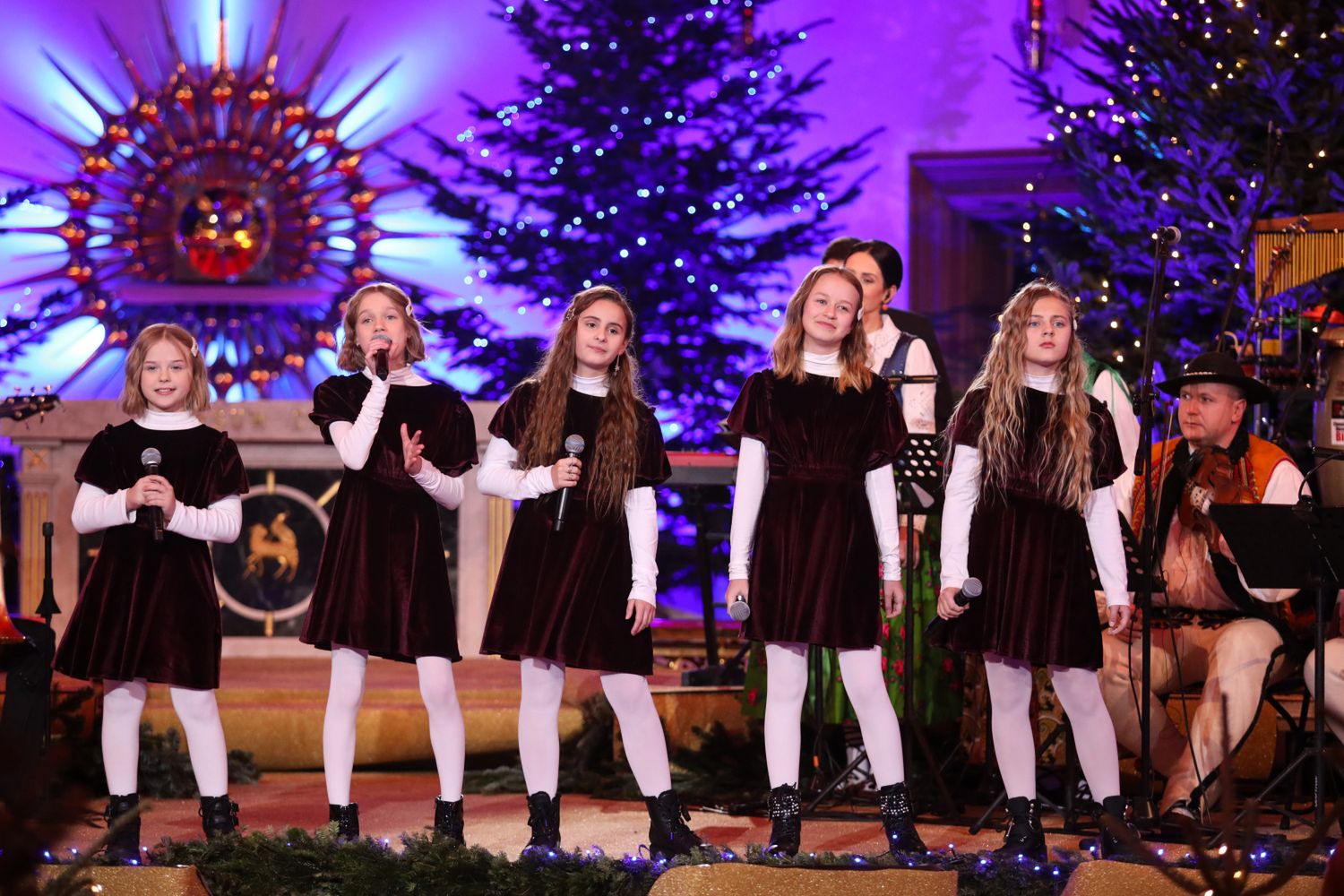 scena z: Alicja Tracz, Lena Marzec, Nikola Fiedor, Agata Serwin, Gabriela Katzer, SK:, , fot. Grabowski/AKPA