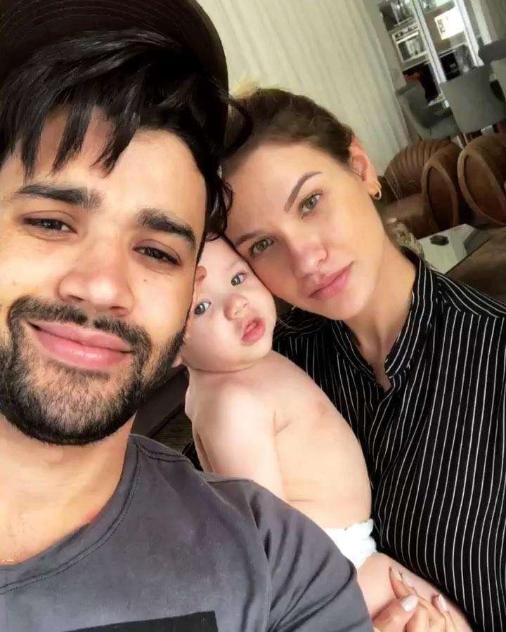 Gusttavo Lima z synem i żoną