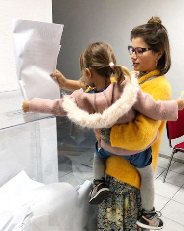 Agnieszka Sienkiewicz z córką – wybory samorządowe 2018