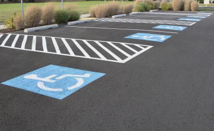 Koperty na parkingach dla najbardziej potrzebujących. Niedosłyszący nie zaparkuje