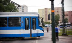 Ulica Długa w Krakowie zmorą motorniczych. "Do kierowców nic nie dociera"