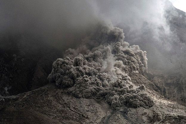 Wybuch wulkanu Sinabung w Indonezji. Ewakuowano już ponad 10 tys. ludzi