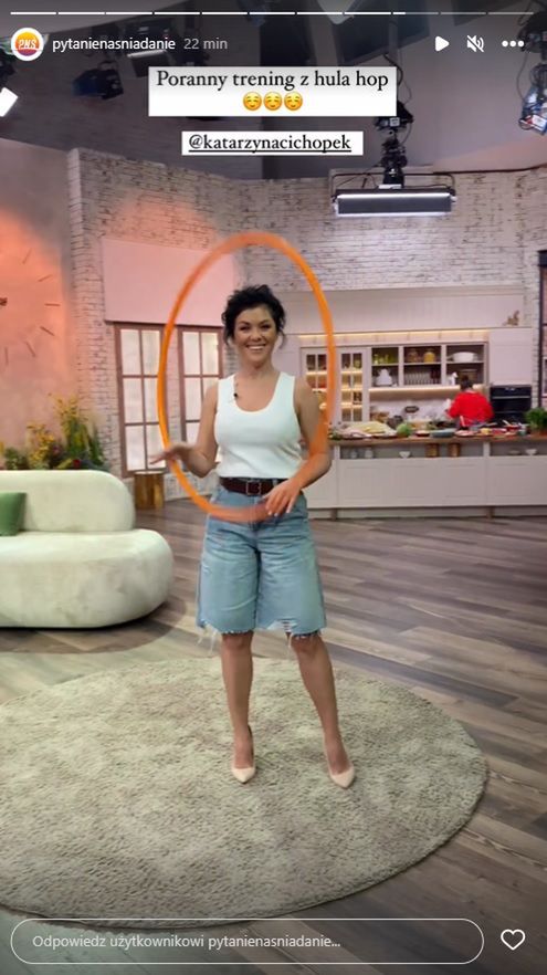 Kasia Cichopek kręci hula-hoop