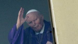 Papież w szpitalnym oknie