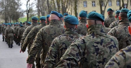 Senacka komisja za przyjęciem noweli mundurówek bez poprawek