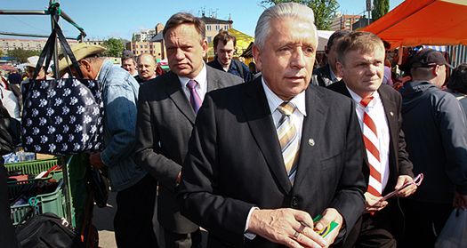 Andrzej Lepper na targowisku