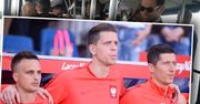 Polscy piłkarze w drodze do Francji na EURO 2016. W dżinsach? W dresach? Nic z tych rzeczy. Postawili na elegancję