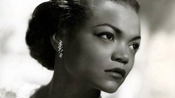 Eartha Kitt zasłynęła ze zmysłowego głosu oraz roli Kobiety Kot w serialowym Batmanie