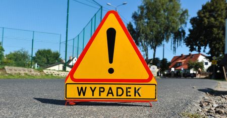 Warszawa: Zderzenie samochodów na Mokotowie. Jeden z pojazdów dachował