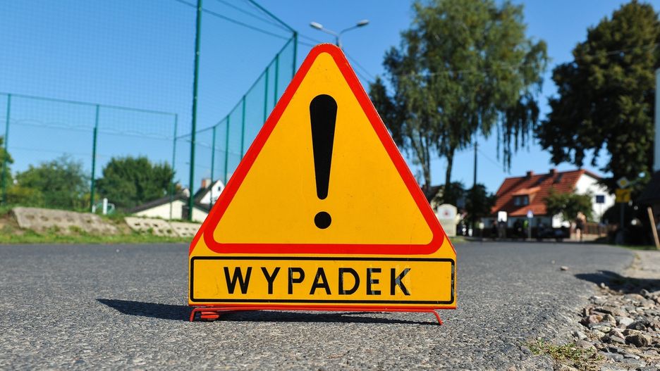 Na ulicy Marynarskiej w Warszawie do doszło do wypadku drogowego, w którym zderzyły się dwa samochody osobowe. Jeden z pojazdów dachował.