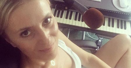 Halina Mlynkowa pokazała zdjęcie topless z wakacji. "Poprosiłam męża, żeby nasmarował mi plecy"