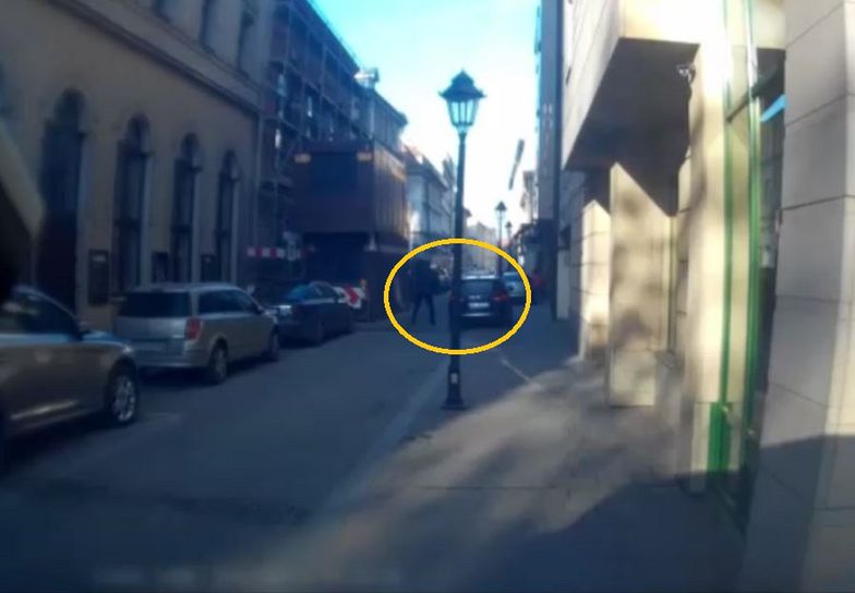 Kraków. Taksówkarz pobity kijem bejsbolowym. Nie ustąpił pierwszeństwa