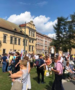 Makowski: "'Jesteśmy z Tobą, arcybiskupie!'. Pokaz siły środowisk katolickich w Krakowie" [OPINIA]