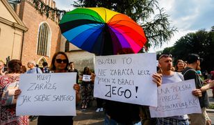 Kraków. Protest przed kurią przeciwko słowom abpa Jędraszewskiego